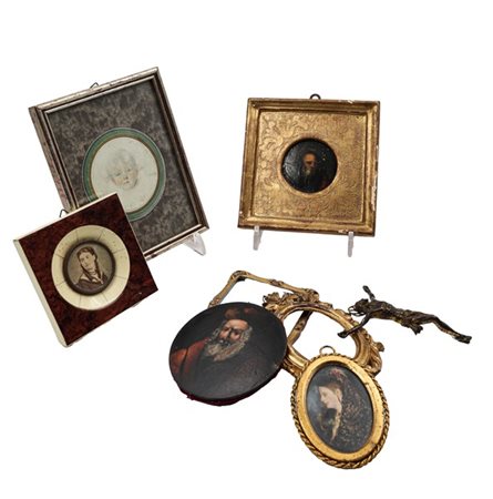 Cartone contenente una miniatura su carta, numerose cornici per miniature, alcu