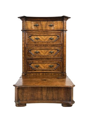 Inginocchiatoio in noce e radica di noce con fronte mosso a quattro diversi cas