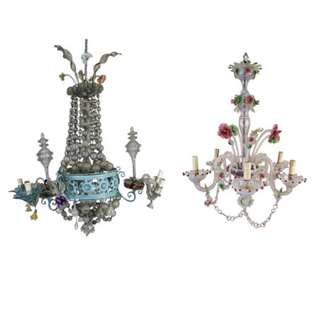 Lotto composto da due diversi lampadari, uno in vetro policromo di manifattura
