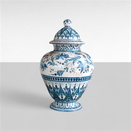 Potiche in maiolica bianca e blu