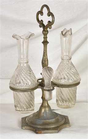 ACETOLIERA in metallo, con ampolle in vetro soffiato Italia, inizio XX sec. h...