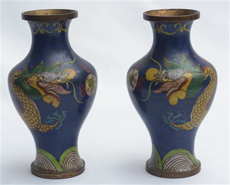  
Coppia di vasi cloisonné XIX - XX secolo
smalto cloisonné e bronzo 13 x 7 cm