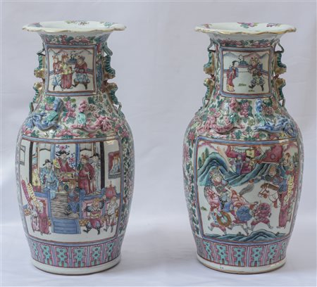  
Coppia di vasi  Cina, tarda dinastia Qing, fine XIX secolo
 H 46 cm