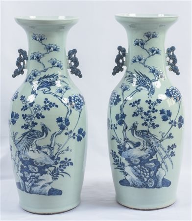 
Coppia di vasi a balaustro Cina, dinastia Qing, XIX secolo
 H 60 cm