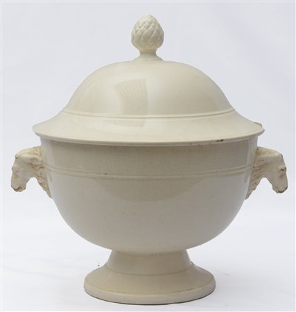  
Zuppiera con coperchio - Manifattura Colonnese anni '40 del XIX secolo
ceramica smaltata bianca 38 x 38 cm