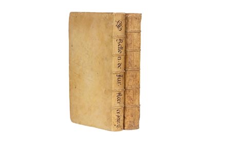 Lotto di due volumi in-folio rilegati in pergamena coeva   