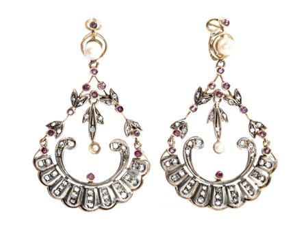  
Orecchini pendenti in argento e oro Prima metà XX secolo
 