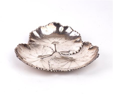 REED & BARTON  
Cestino americano  in argento XX secolo
 Altezza x larghezza x profondità: 3 x 18 x 18 cm. Peso: 185 gr.