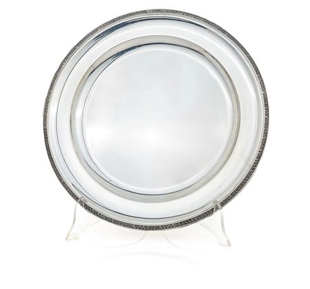 Piatto con profilo a palmette diametro cm 32 - gr. 734