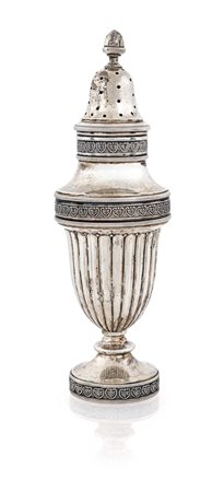 Spargizucchero in argento 800/000 corpo a baso baccellato su piede circolare...