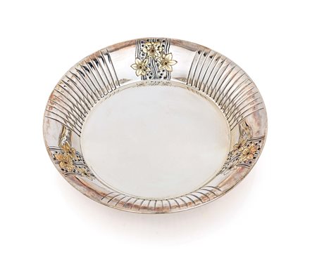 Centrotavola circolare in argento 800/000 con bordo decorato da fasce...