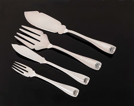 Servizio di posate da pesce caratterizzato da conchiglia cesellata (26 pezzi)...