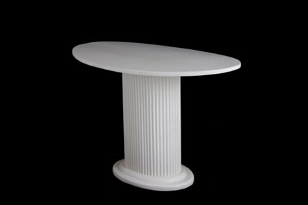 Oval table in lacquered wood