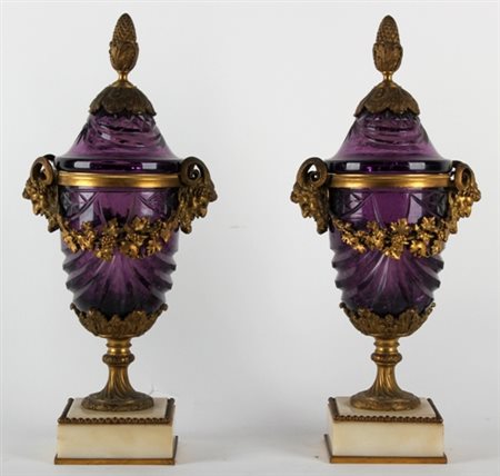 Coppia di vasi russi del XIX secolo In cristallo filamentoso e inciso alla...