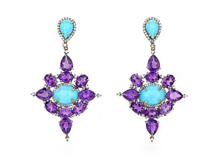Coppia di orecchini pendenti turchesi, brillanti e ametiste. Oro giallo...
