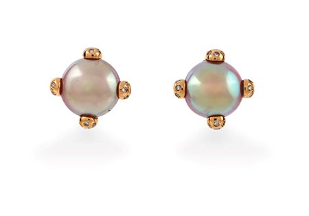 Coppia di orecchini in oro, perle e brillanti Oro rosa 750/000. Peso...