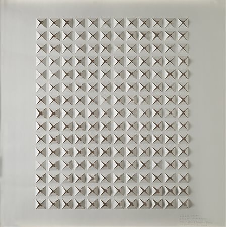 Dadamaino , Milano 1930 , 2004 "Rilievo" 1961-1975 cartoncino in rilievo, cm...