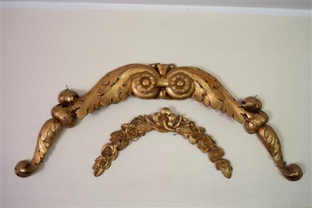 Coppia di fregi in legno dorato, XIX secolo 31x78 cm, 20x38 cm