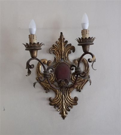 Applique in ferro, lamiera e legno dorato, Fine XVIII secolo 47x29 cm