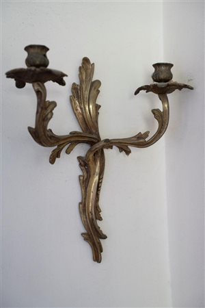 Coppia di applique a 2 luci stile Luigi XV in ottone dorato , Primi del XX...