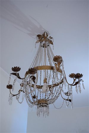 Lampadario a dieci luci in ferro e lamiera, XVIII secolo 97x131 cm Struttura...