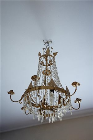 Lampadario in ferro battuto e dorato e cristalli a 6 luci del 700 70x66 cm...