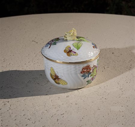 Potiche Herend Hungary, XX secolo H. 9,5 cm. Diametro 10 cm