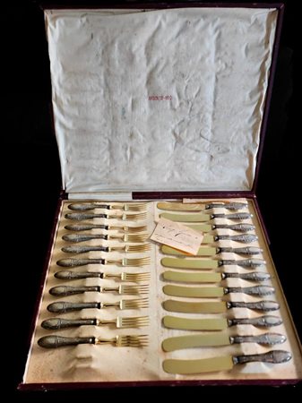 Servizio di posate da frutta in ottone e lamina d'argento, Primi del '900...