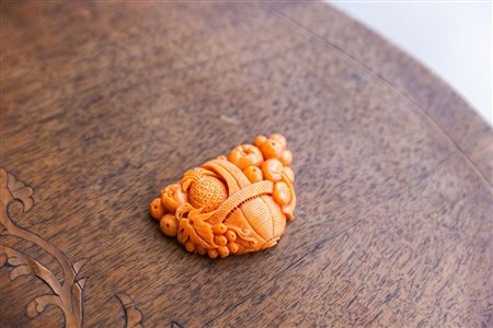 Cesto di frutta in corallo orientale Gr 37