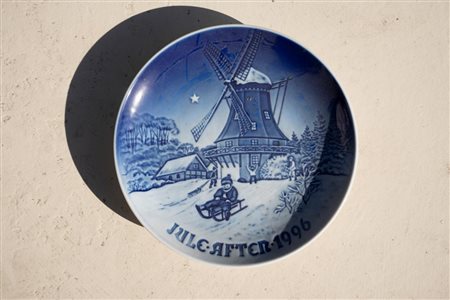 PIATTO DI NATALE BING & GRONDAHL, JULE AFTEN 1996, 1996 Raffigurante Winter...