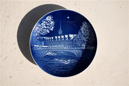 Piatto di Natale Bing & Grondahl, Jule Aften 1991, 1991 Raffigurante edificio...