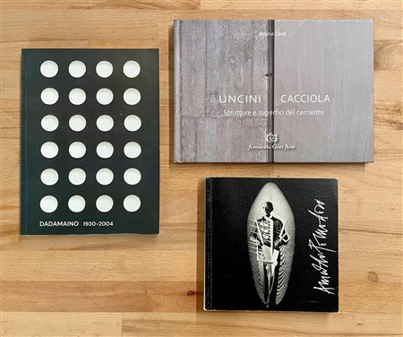 ARTE DEL DOPOGUERRA (POMODORO, DADAMAINO, UNCINI, CACCIOLA) - Lotto unico di 3 cataloghi