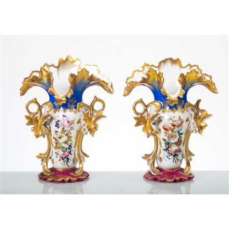 MANIFATTURA FRANCESE DEL XIX SECOLO, Coppia di vasi