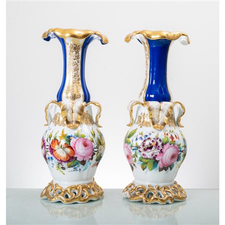 MANIFATTURA FRANCESE DEL XIX SECOLO, Coppia di vasi