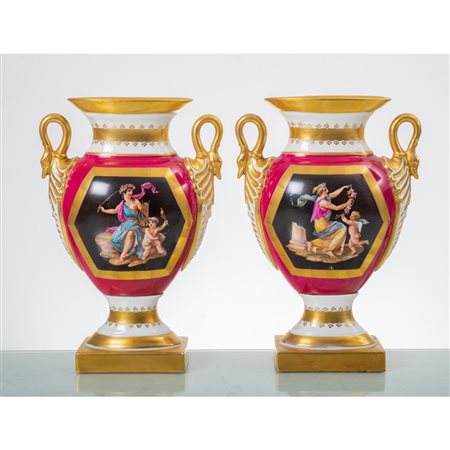 MANIFATTURA FRANCESE DEI PRIMI DEL '900, Coppia di vasi