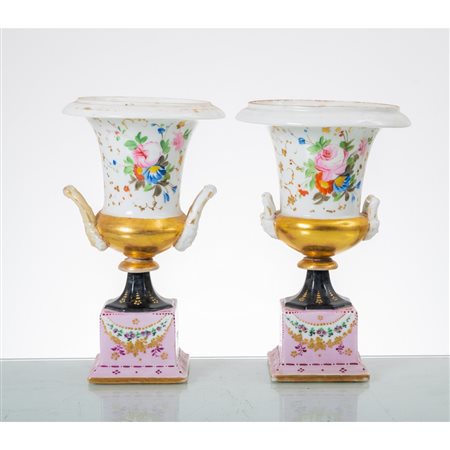 MANIFATTURA FRANCESE DEI PRIMI DELL '800, Coppia di vasi