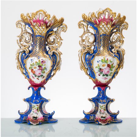MANIFATTURA FRANCESE DEL XIX SECOLO, Coppia di vasi