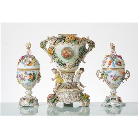 COPPIA DI POTICHE E VASO