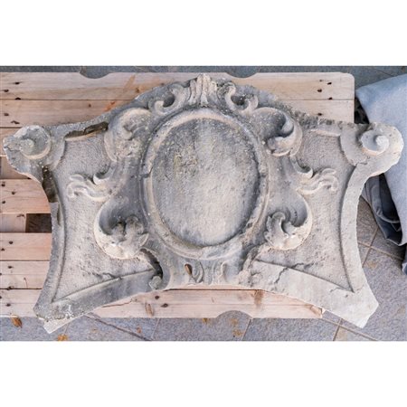 MANIFATTURA ITALIANA DEL XVIII SECOLO, Stemma in marmo