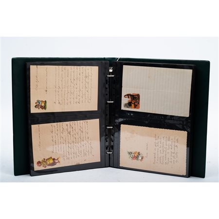 RACCOGLITORE CONTENENTE UNA RACCOLTA DI CARTE DA  ...