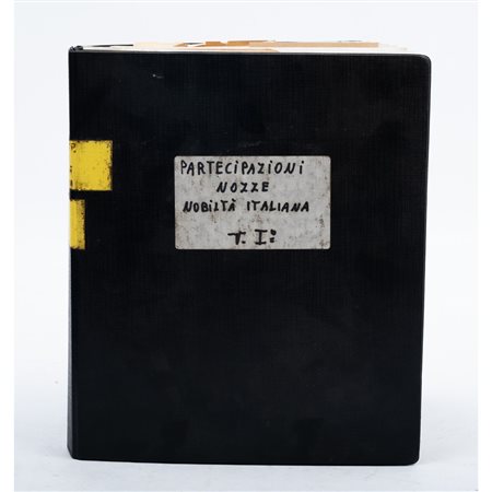 UN RACCOGLITORE CONTENENTE PARTECIPAZIONI DI NOZZE DELLA...