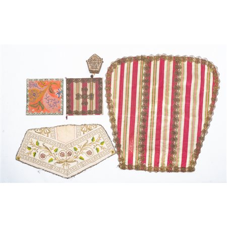 MANIFATTURA SICILIANA XVIII E XIX SEC., 6 stoffe e 3 elementi