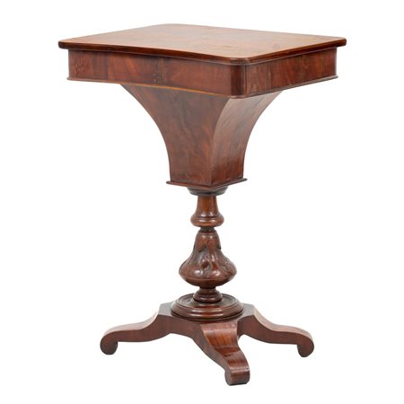 MANIFATTURA INGLESE DEL XIX SECOLO, Tavolino