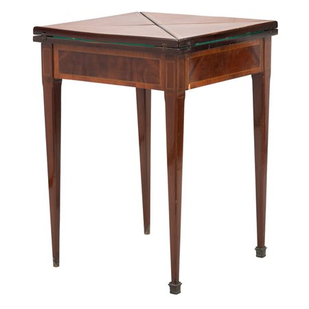 MANIFATTURA INGLESE SECONDA METÀ DEL XIX SECOLO, Tavolino