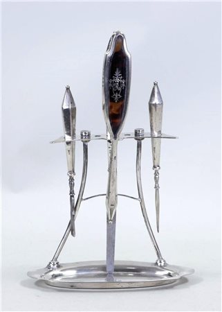 A silver manicure set. Marked. Gross weight: 198 grams.H.: 17 cm.