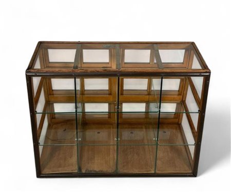 A counter display cabinet, ca. 1920.