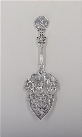 One lot silver plated consisting of an occasional cake server, (3)...