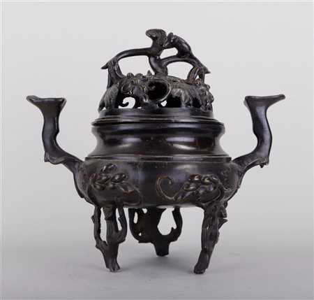 A large bronze incense burner. China, circa 1800.30 x 30 cm.