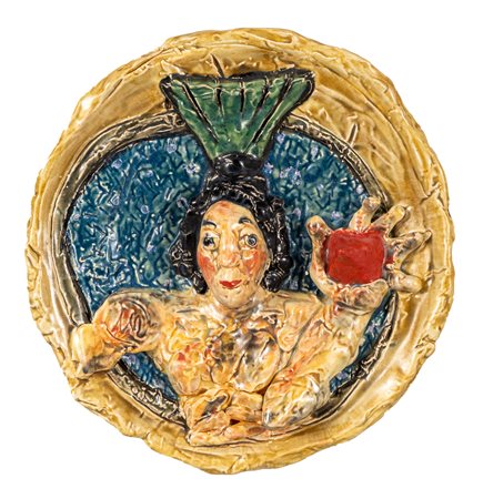 Mezza figura con piramide rossa