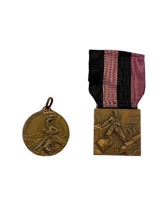  
Lotto di due medaglie LXI e XXIX Battaglione Coloniale 
 32 x 28 mm; 32 x 30 mm